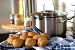 В России цены на продукты могут повыситься из-за подорожания упаковки, предупредили производители. ФАС обещает проверить данные