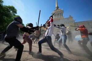 Две недели до и после Дня города в Петербурге — это череда фестивалей, форумов и спортивных событий. Главное о планах и перекрытиях
